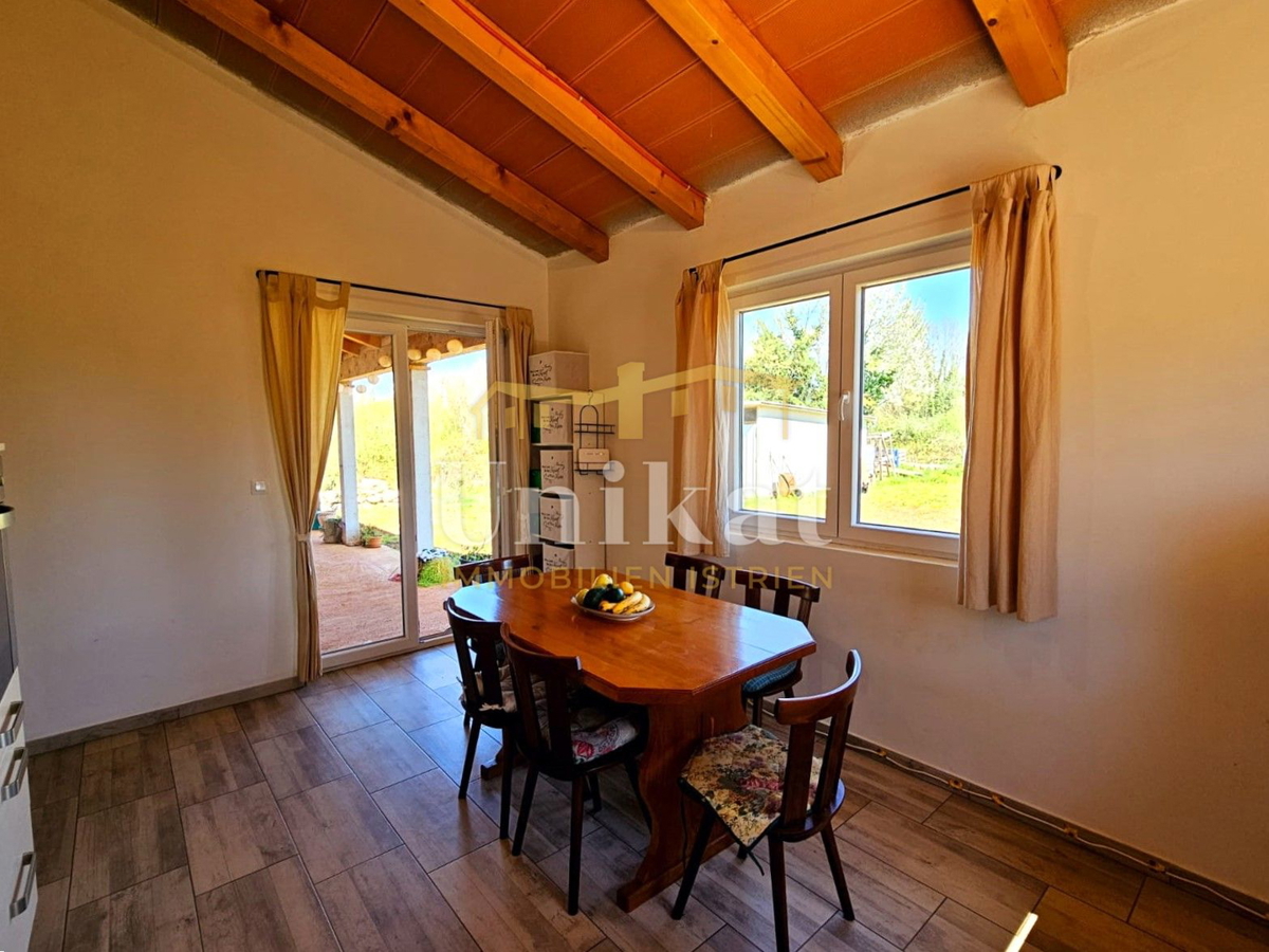 Casa al piano terra senza vicini a 10 km da Poreč - grande giardino